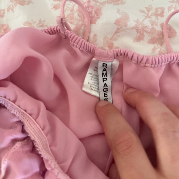 Y2K Rampage Ruffled Cami - Picture 5 of 6